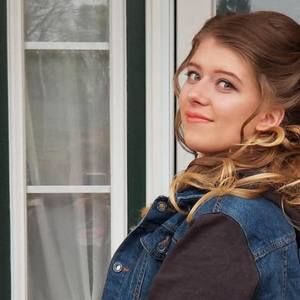 Meet your Posher, Alexis